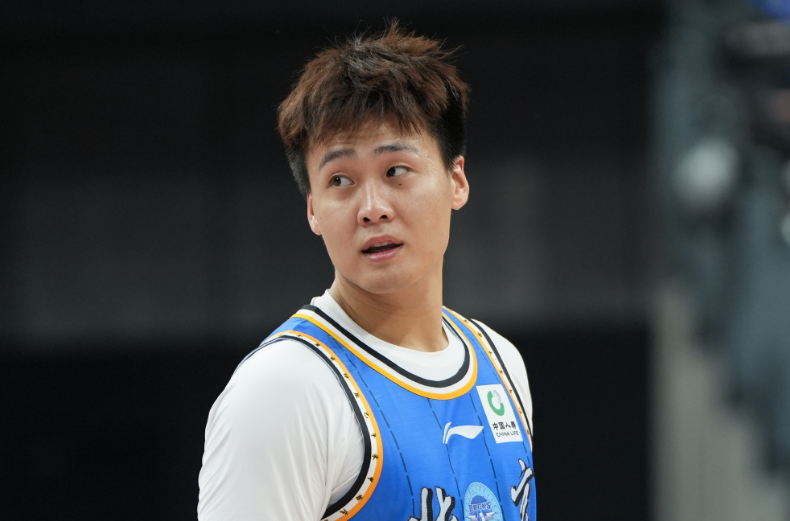 爱游戏中国官网-CBA全明星首周票数：徐杰总票王赵睿北区票王 庞峥麟超郭艾伦